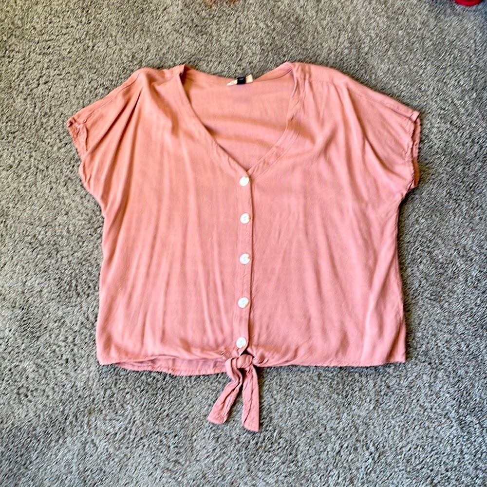 Salmon tie front short sleeve linen tee shift. Super comfy.